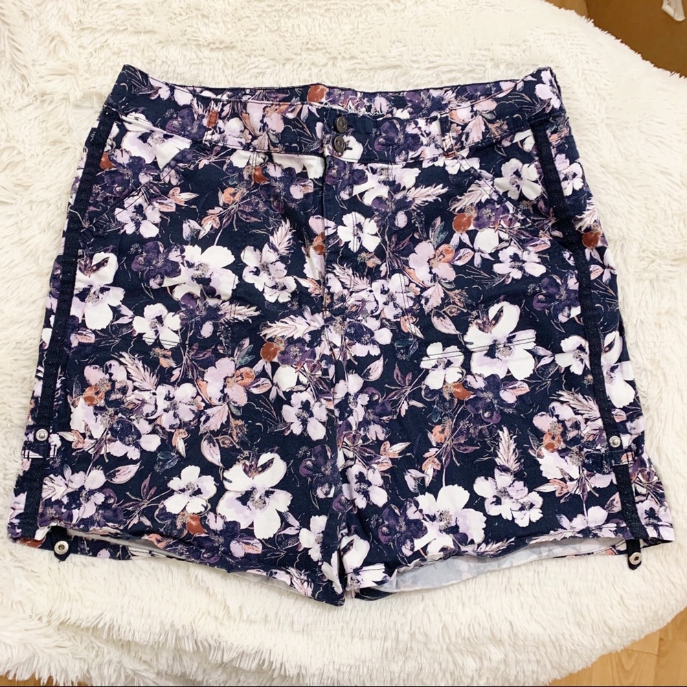 Gloria Vanderbilt Floral Slimming Tab Hem Shorts